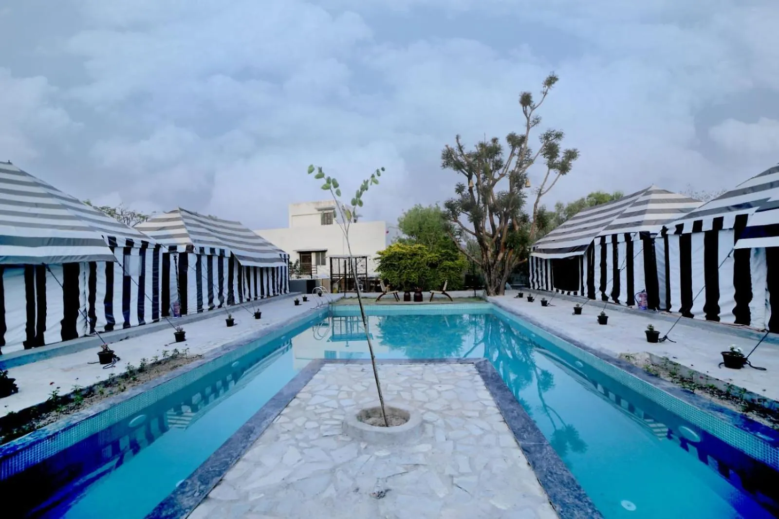 ***  Hotel Badi Meadows Udajpur Indie