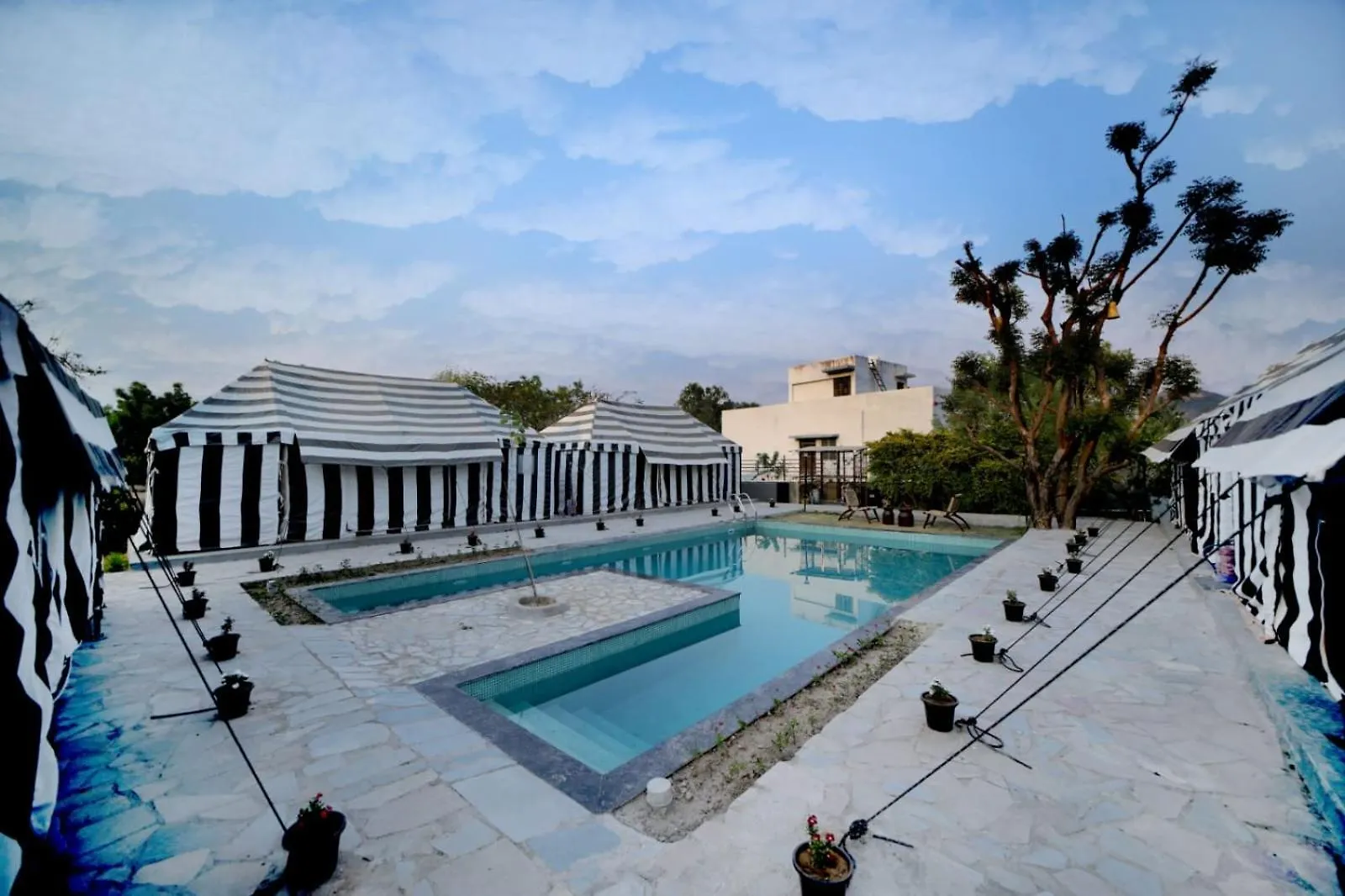 Hotel Badi Meadows Udajpur
